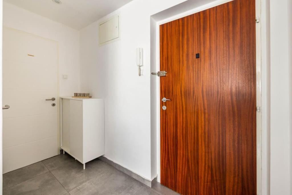 Appartement Cozy Renovated Close To Schoenbrunn Palace Wenen